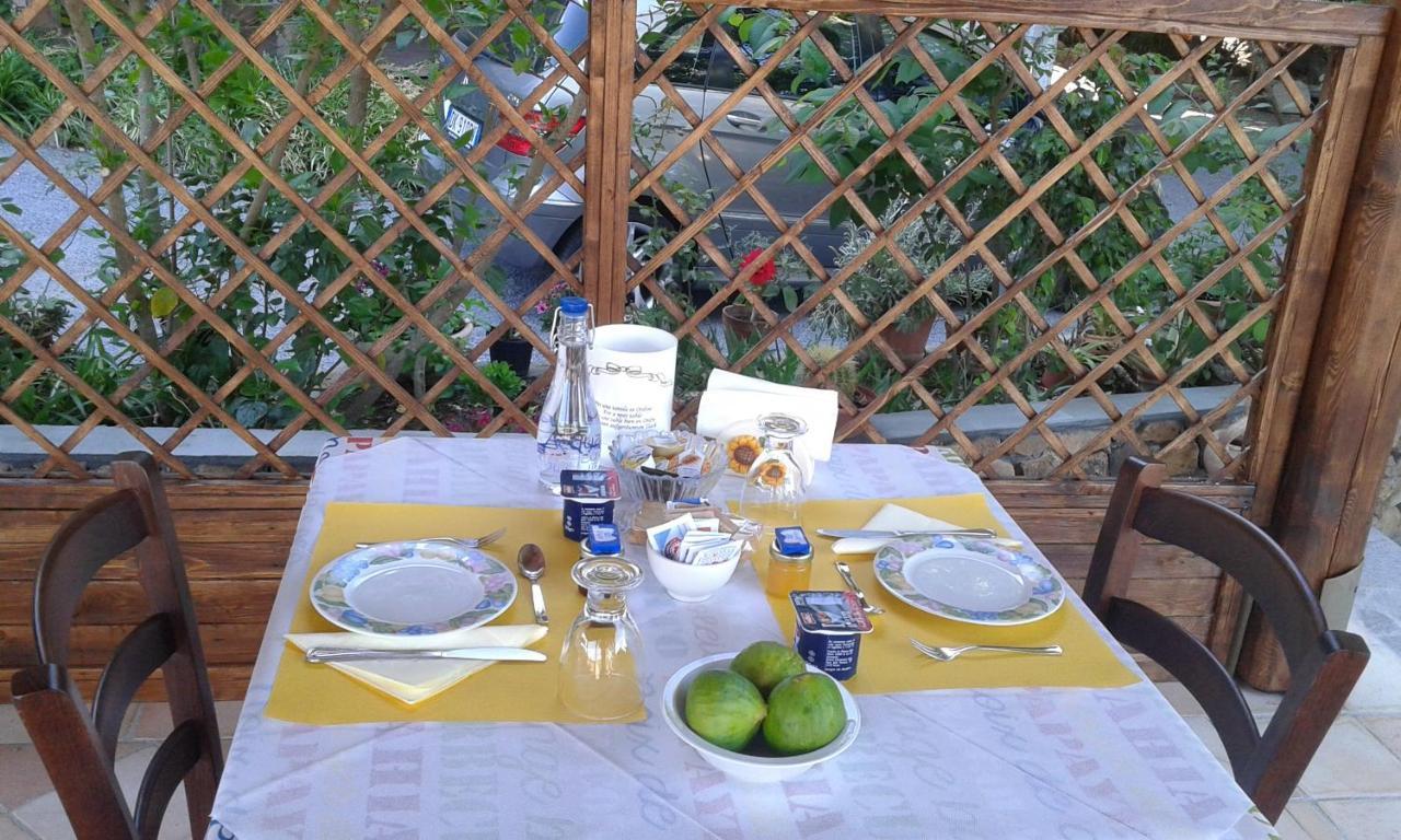 B&B Il Girasole SantʼAnna Arresi Extérieur photo