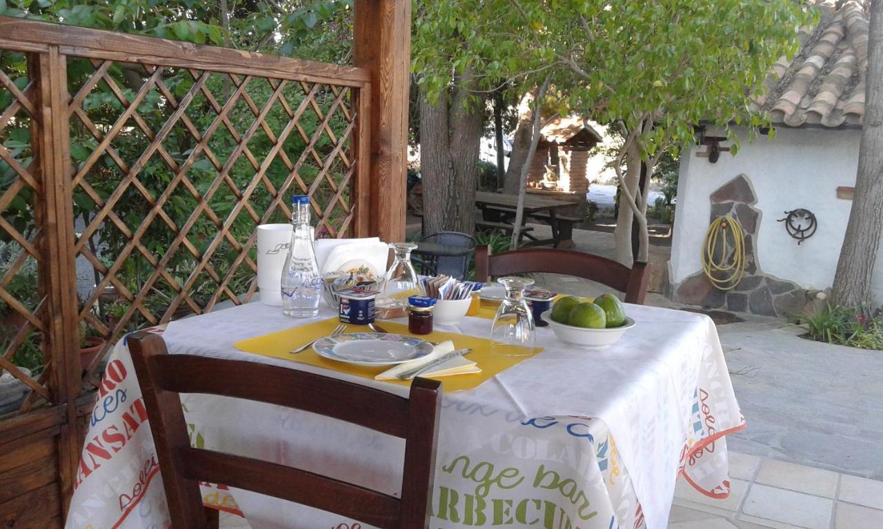 B&B Il Girasole SantʼAnna Arresi Extérieur photo