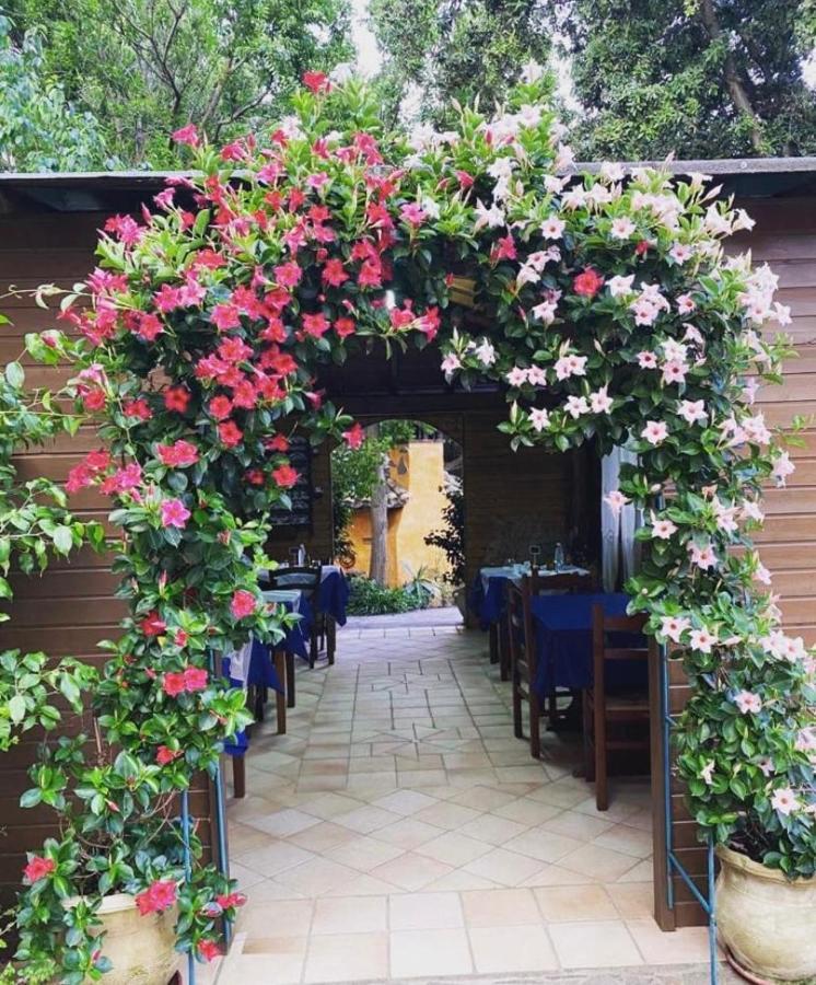 B&B Il Girasole SantʼAnna Arresi Extérieur photo