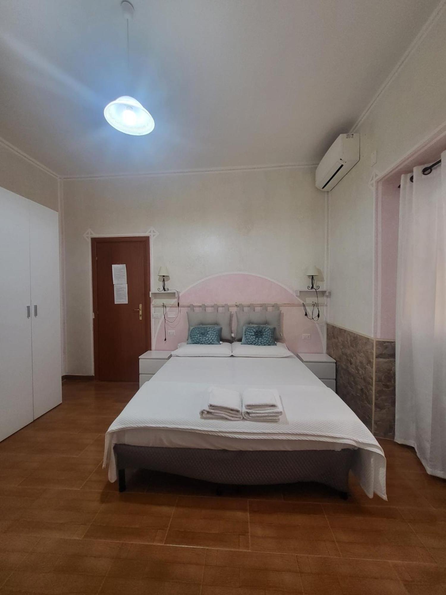B&B Il Girasole SantʼAnna Arresi Extérieur photo